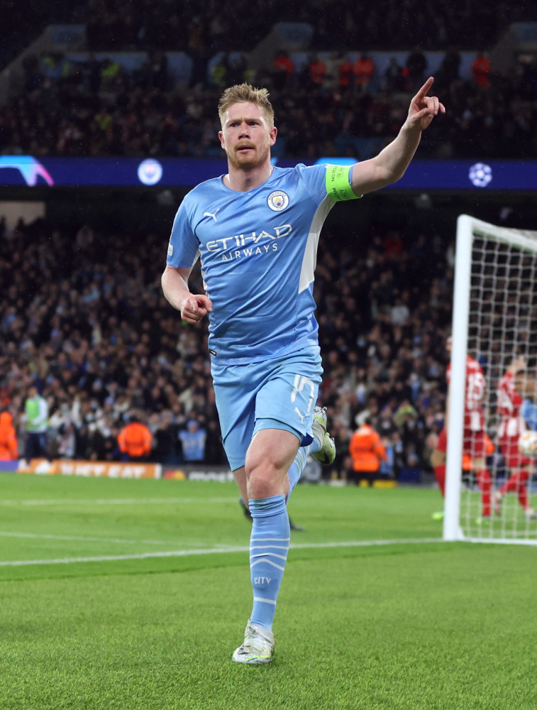 曼联迎战西汉姆联：德利赫特缺阵，阿莫林调整阵容（曼联战西汉姆联：德利赫特无缘出场，阿莫林调整首发）