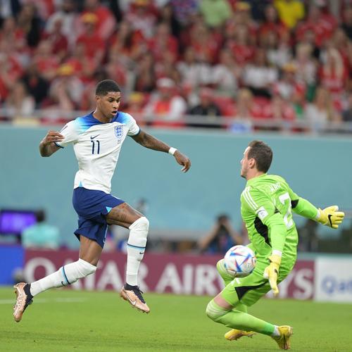 皇马官方：阿诺德左腿股四头肌股直肌损伤；据悉缺阵约两个月（皇马官宣：阿诺德左大腿股直肌受伤，预计伤停约两个月）