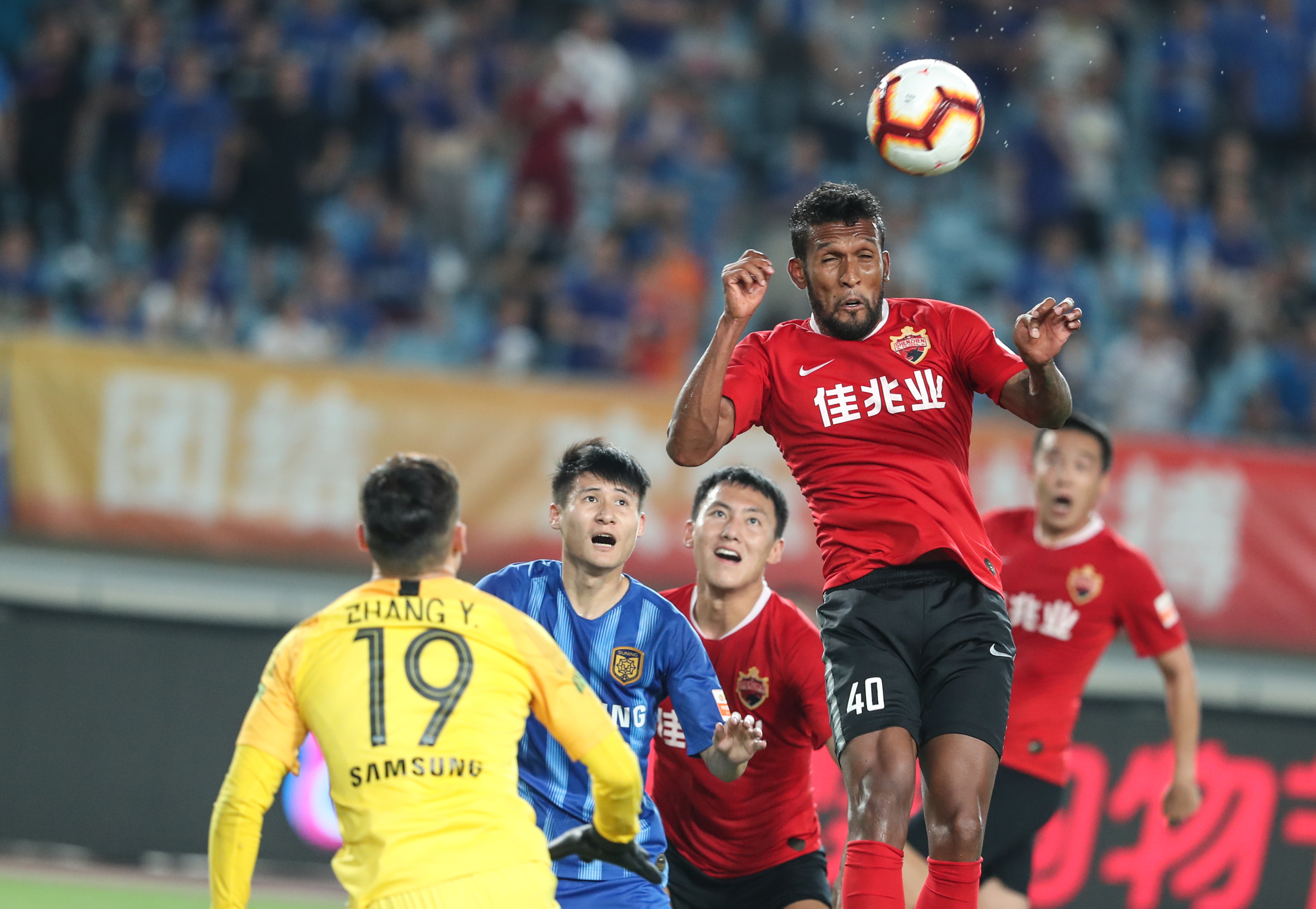 董路自称做青训不图赚钱，愿免费把足球小将送人，高调言论引发热议（董路称青训非逐利，愿无偿送出足球小将，高调表态引发热议）