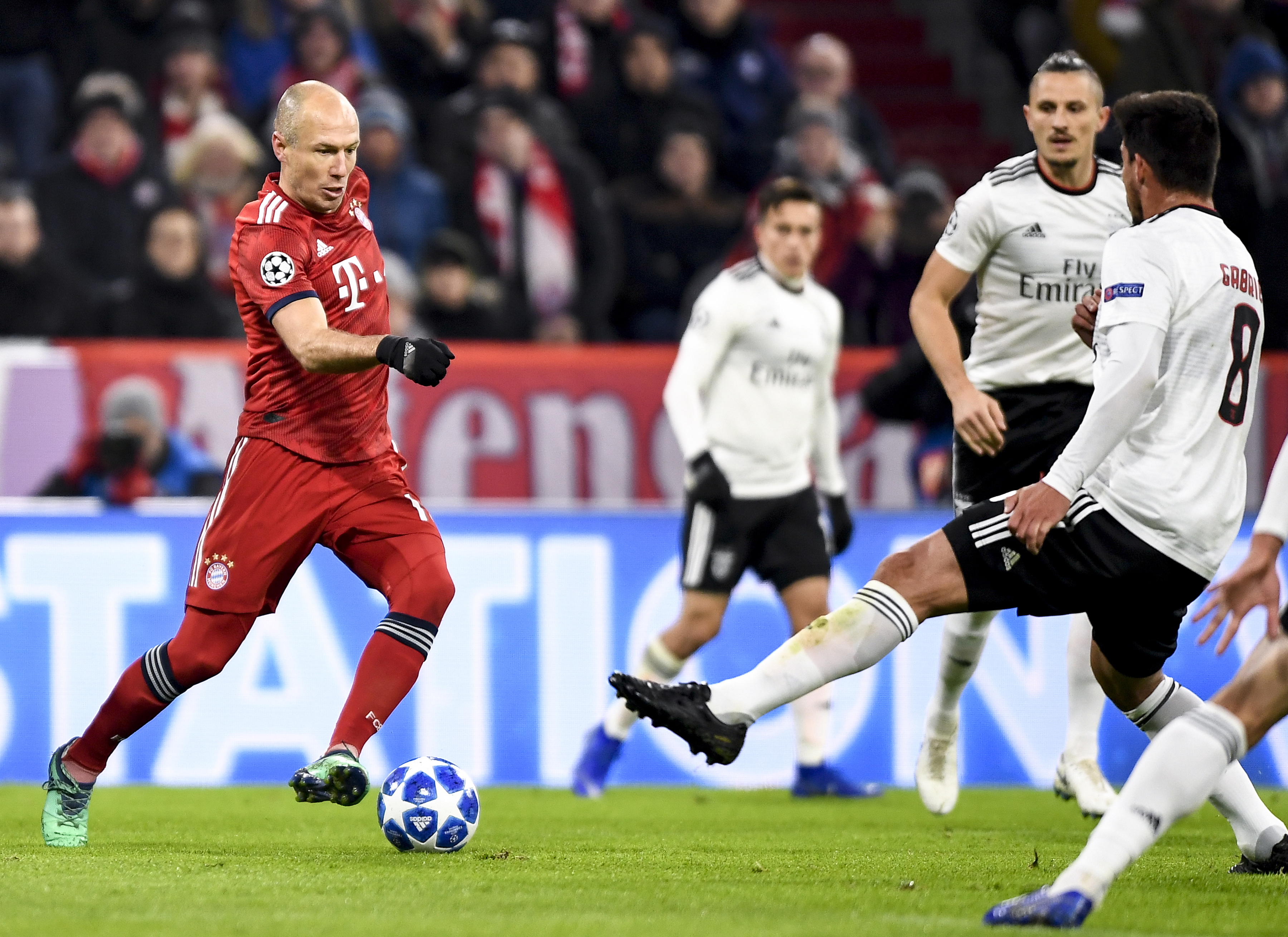 名记曝利物浦力挺斯洛特，将重罚萨拉赫：欧冠内部禁赛+冬窗出售（据称利物浦力挺斯洛特，萨拉赫或遭欧冠队内禁赛并在冬窗出售）