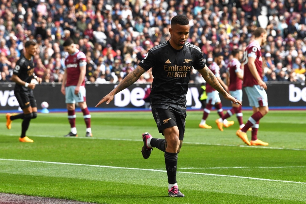 常州举办足球音乐晚会，黄紫昌夫妇甜蜜献唱《小酒窝》（常州上演足球音乐之夜，黄紫昌携妻深情合唱《小酒窝）