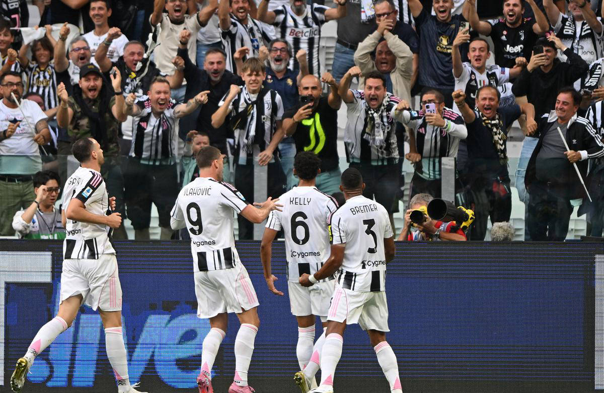 前锋单刀破门，决绝果断引喝彩（前锋单刀冷静终结，果敢一击引全场喝彩）