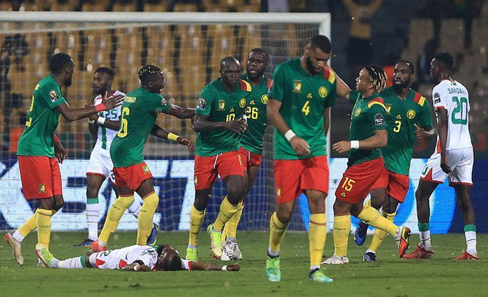 湖人东契奇组合净效率+13.5，詹姆斯替换后跌至-13.1（湖人搭东契奇组合净效+13.5，换成詹姆斯后降至-13.1）