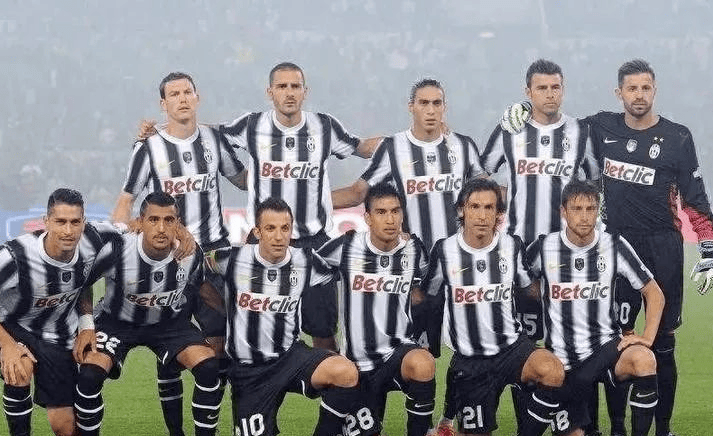 弗里克西甲场均积分2.36，执教50+场主帅中仅次于瓜帅和穆帅（弗里克西甲场均2.36分，50+场主帅中仅逊瓜帅与穆帅）