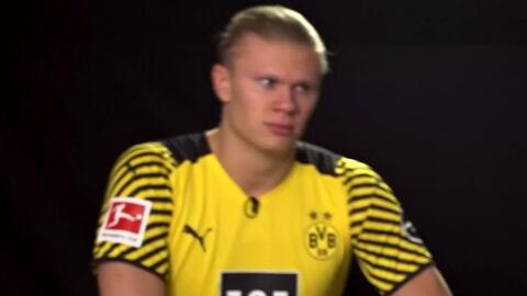 詹姆斯时隔14年再次来蓉，现场表白“我太爱成都了”，球迷冒雨齐聚万象城集体高呼“LBJ”（阔别14年詹姆斯再访成都：现场告白“太爱成都”，万象城球迷冒雨齐喊“LBJ”）