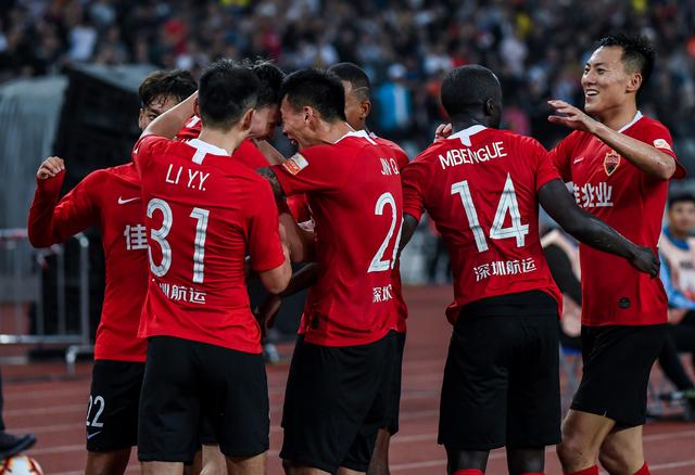 萨索洛主场迎战佛罗伦萨，保级无忧对决深陷泥潭（萨索洛主场战佛罗伦萨：一方保级无虞，一方深陷泥潭）