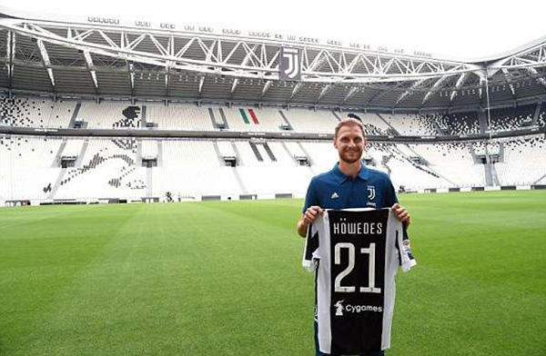 图片报：尽管沃尔夫斯堡有意，但弗罗因德不打算离开拜仁（图片报：沃尔夫斯堡有意引进，弗罗因德坚持留守拜仁）